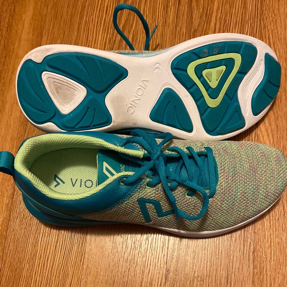 Vionic Size 9.5 Adley Sneakers